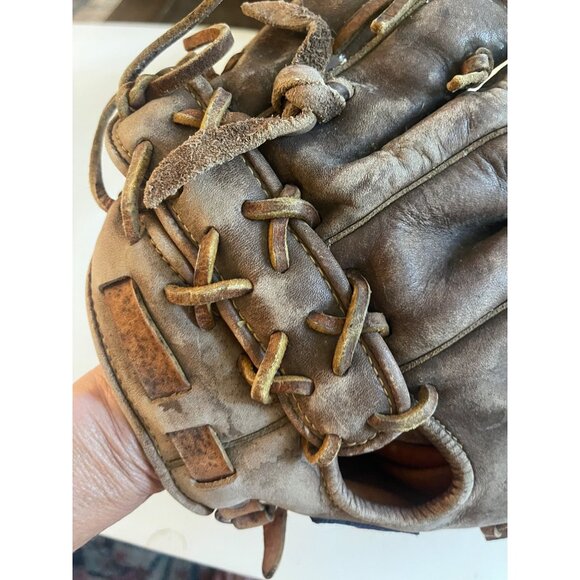 Mizuno Max Flex Professional Model Baseball Glove: RHT 12/13” - Picture 9 of 10
